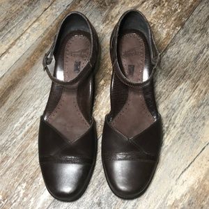 Roxy Brown Leather Mary Jane Heels Buckle Closure